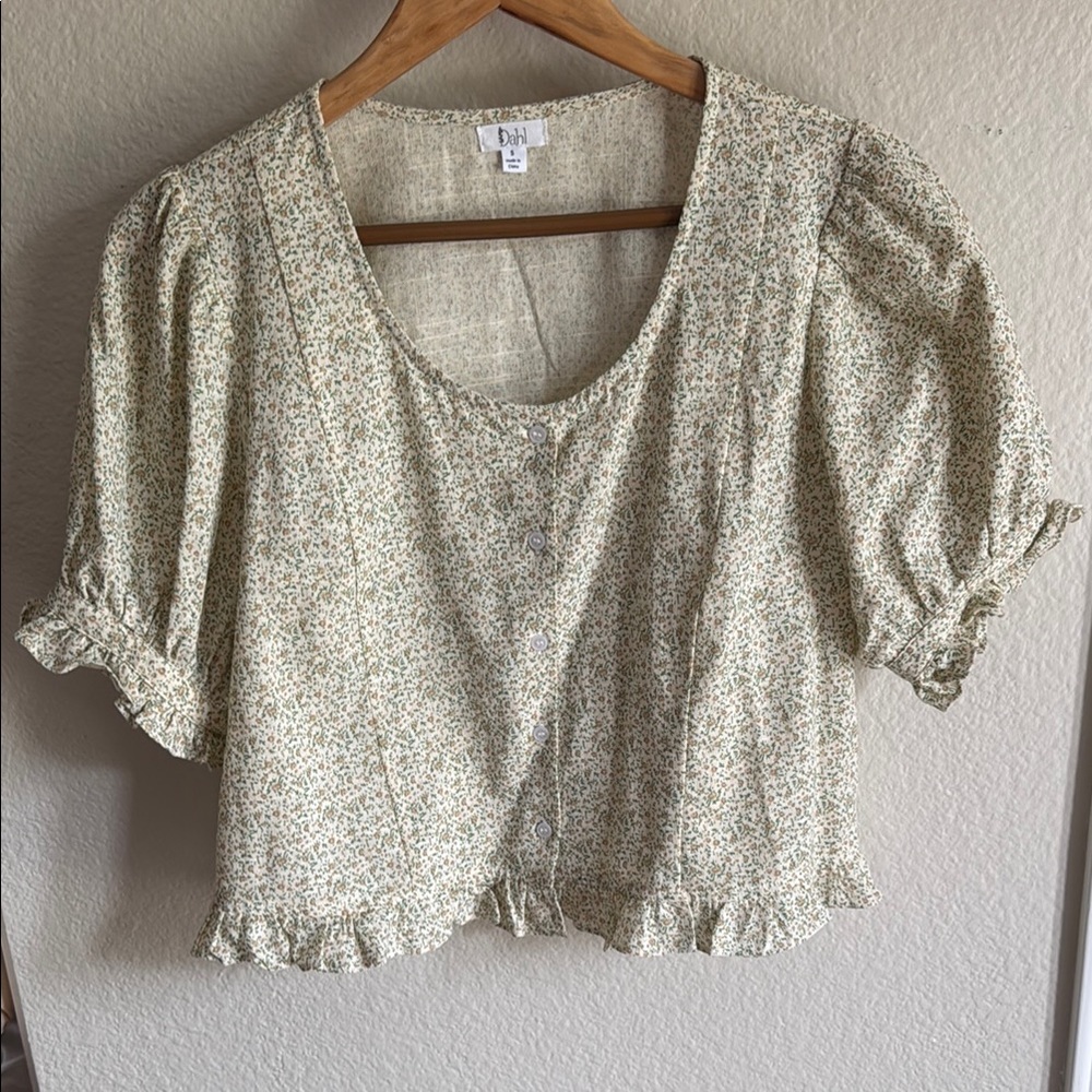 NWOT Shopdahl Cream Floral Ruffle Button-Front Top